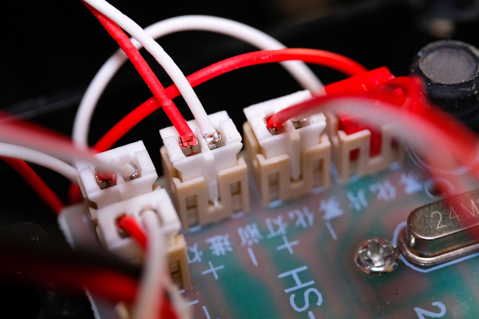 Electrical circuit in an RC (Remote Control) Car